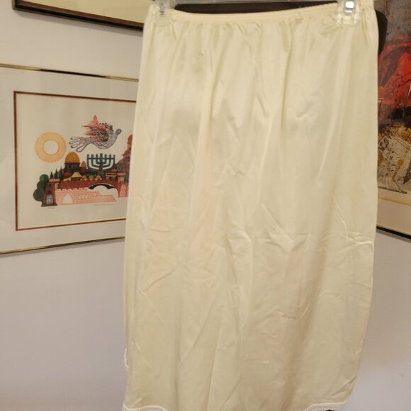 Cream Midi Vintage Nylon Slip M - Picture 1 of 3